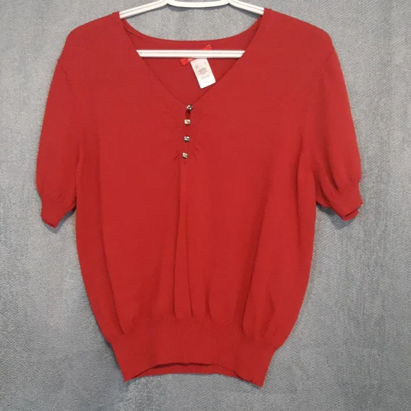 Red top - Picture 1 of 3